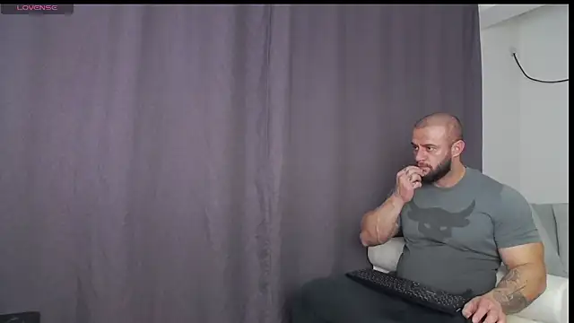 Snapshot of RickyMiami1 chatting on November 5, 2025, 6:11 pm RickyMiami1 online show from November 5, 2025, 6:11 pm