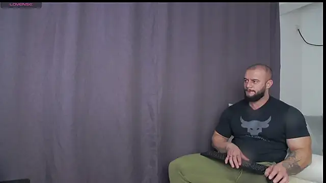 Snapshot of RickyMiami1 chatting on November 18, 2025, 10:07 am RickyMiami1 online show from November 18, 2025, 10:07 am