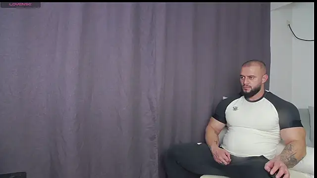 Snapshot of RickyMiami1 chatting on November 28, 2025, 9:48 pm RickyMiami1 online show from November 28, 2025, 9:48 pm