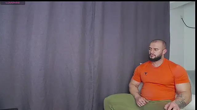 Snapshot of RickyMiami1 chatting on November 26, 2025, 6:30 pm RickyMiami1 online show from November 26, 2025, 6:30 pm