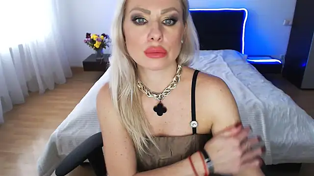 Tina Shines online show from November 12, 2025, 11:47 am