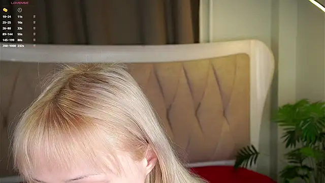 MarciDarugar online show from December 1, 2025, 3:13 pm