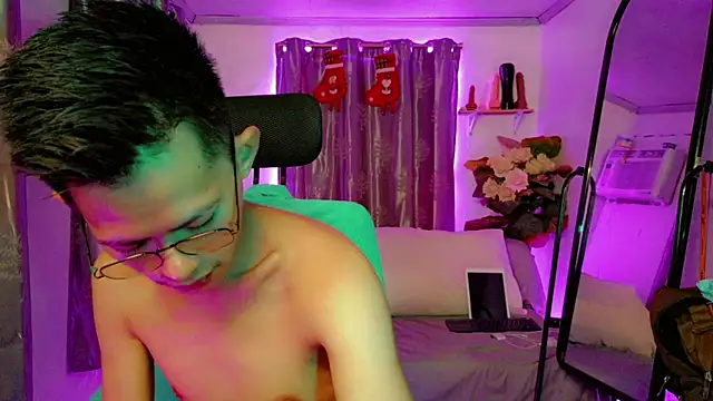 Snapshot of Skinny_CumLoader69 chatting on December 5, 2025, 8:46 am Skinny CumLoader69 online show from December 5, 2025, 8:46 am