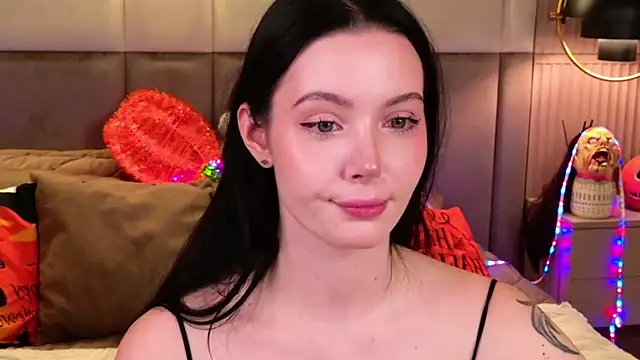 Goldy Stark online show from October 19, 2025, 8:44 pm