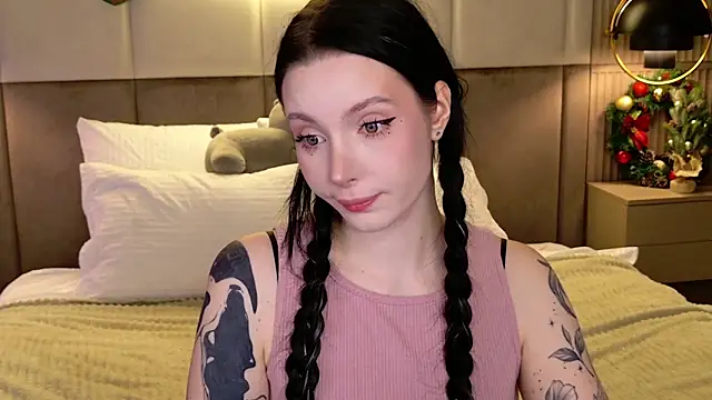 Goldy Stark online show from December 19, 2025, 8:44 pm