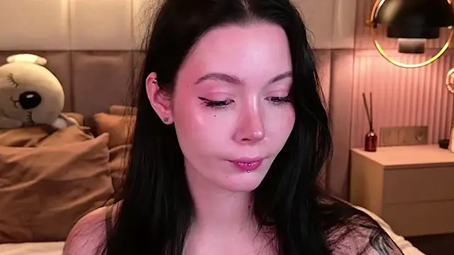 Goldy Stark online show from September 24, 2025, 8:37 pm