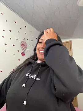 SharaRous online show from April 19, 2026, 8:44 pm