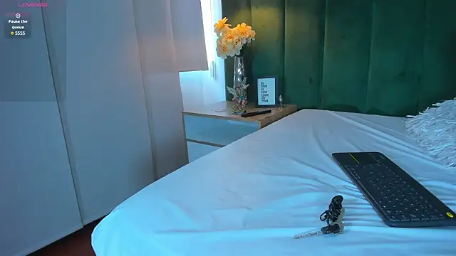 Snapshot of kittyy_milk_001 chatting on September 23, 2025, 5:53 pm kittyy milk 001 online show from September 23, 2025, 5:53 pm