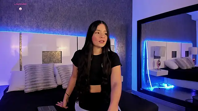 Snapshot of DannaBelucci chatting on December 18, 2025, 12:53 pm DannaBelucci online show from December 18, 2025, 12:53 pm