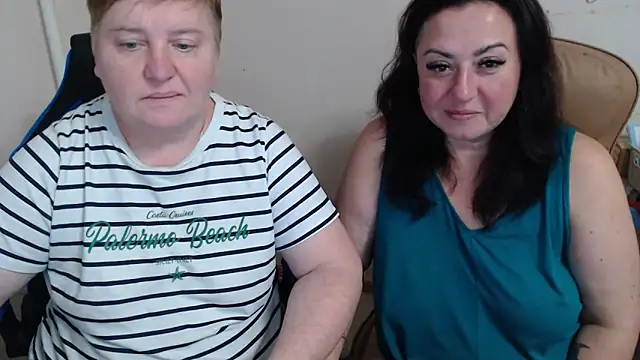 Snapshot of Bertie_Adeline chatting on September 17, 2025, 5:37 pm Bertie Adeline online show from September 17, 2025, 5:37 pm