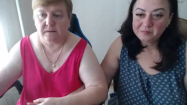 Snapshot of Bertie_Adeline chatting on October 5, 2025, 8:49 am Bertie Adeline online show from October 5, 2025, 8:49 am