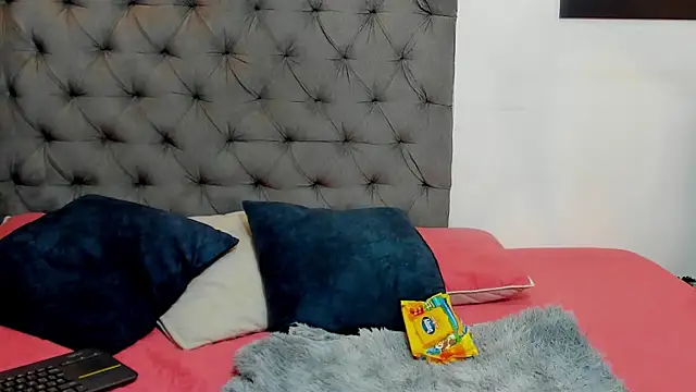 nahiroby ebony online show from March 26, 2026, 4:38 pm