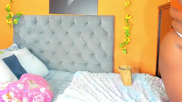 nahiroby ebony online show from August 6, 2026, 2:01 pm