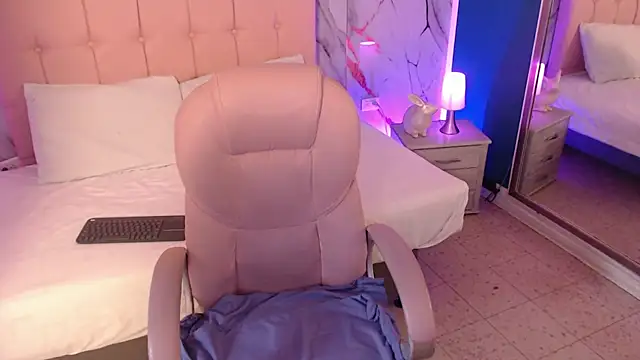 Red kytty6 online show from November 24, 2025, 3:12 pm