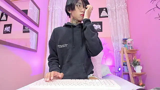 Snapshot of Liam_evvan chatting on February 4, 2026, 3:12 am Liam evvan online show from February 4, 2026, 3:12 am