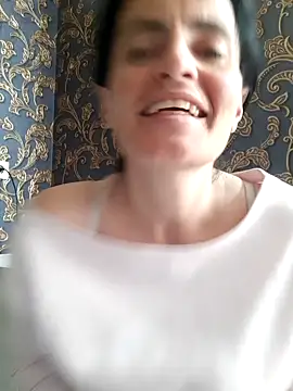 Snapshot of Gecenin_Kralicesi chatting on May 6, 2026, 6:28 am Gecenin Kralicesi online show from May 6, 2026, 6:28 am