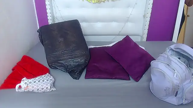 fat naughtyass online show from October 28, 2025, 1:54 pm