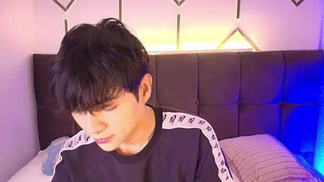 AleAurarashi online show from April 11, 2026, 12:42 pm