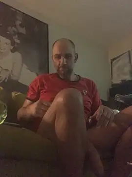 Hothotboyg online show from April 6, 2026, 1:34 pm