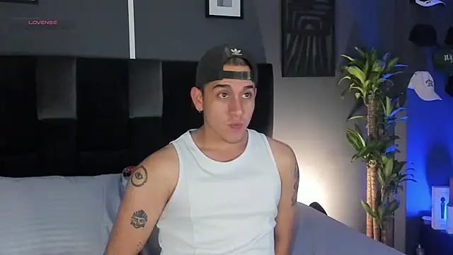 Snapshot of OliverrSilver chatting on July 31, 2026, 12:10 am OliverrSilver online show from July 31, 2026, 12:10 am