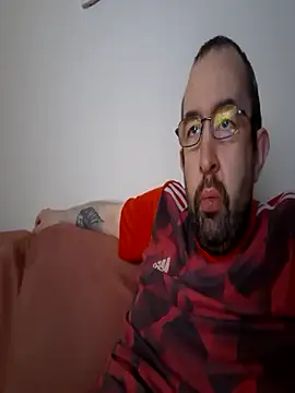 Snapshot of Bigahezlong chatting on November 2, 2025, 1:32 am Bigahezlong online show from November 2, 2025, 1:32 am