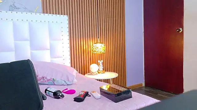 Snapshot of mamaneedsfun chatting on November 8, 2025, 12:52 pm mamaneedsfun online show from November 8, 2025, 12:52 pm