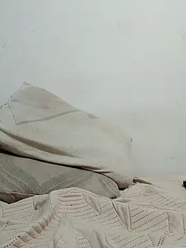 Jovenlechoso2044 online show from September 28, 2025, 9:33 pm