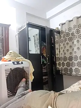 avi007p online show from April 23, 2026, 5:03 pm