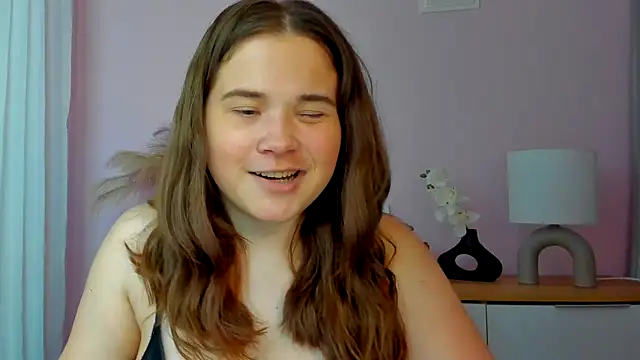 Snapshot of IsabellCharm chatting on October 14, 2025, 3:34 pm IsabellCharm online show from October 14, 2025, 3:34 pm