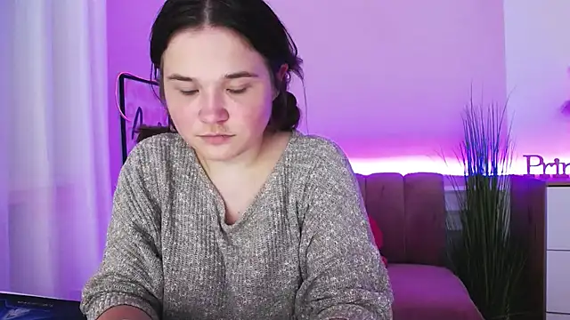 Snapshot of IsabellCharm chatting on October 18, 2025, 3:47 pm IsabellCharm online show from October 18, 2025, 3:47 pm