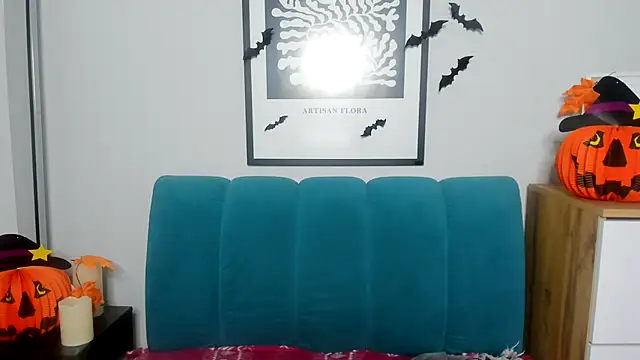 Snapshot of IsabellCharm chatting on October 23, 2025, 12:48 pm IsabellCharm online show from October 23, 2025, 12:48 pm