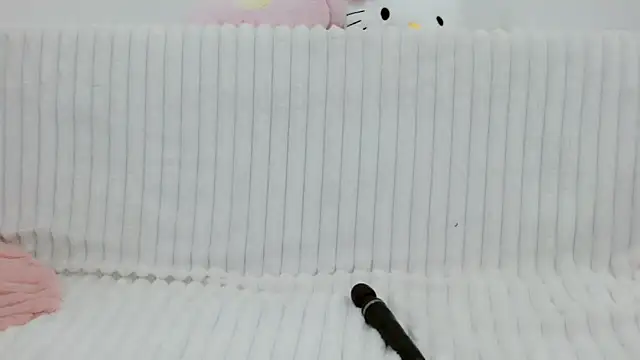 Snapshot of Emmahahaha17 chatting on March 1, 2026, 2:50 pm Emmahahaha17 online show from March 1, 2026, 2:50 pm