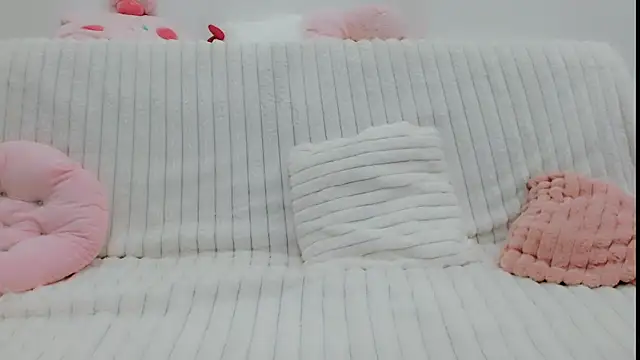 Emmahahaha17 online show from September 10, 2025, 4:17 pm