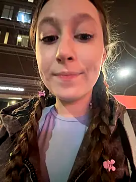 FroggyAnna online show from November 11, 2025, 3:18 pm