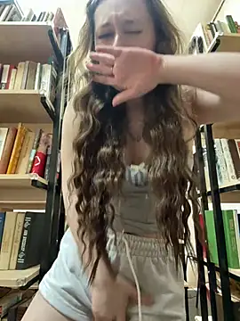 FroggyAnna online show from April 16, 2026, 6:08 pm