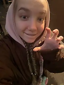 Snapshot of FroggyAnna chatting on October 14, 2025, 3:12 pm FroggyAnna online show from October 14, 2025, 3:12 pm