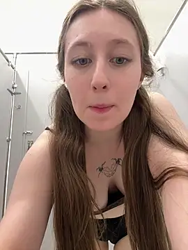 Snapshot of FroggyAnna chatting on July 28, 2026, 7:39 pm FroggyAnna online show from July 28, 2026, 7:39 pm