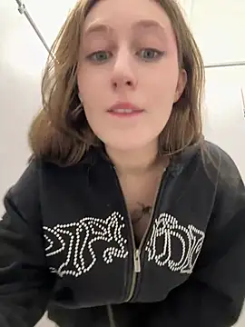 Snapshot of FroggyAnna chatting on July 7, 2026, 3:26 pm FroggyAnna online show from July 7, 2026, 3:26 pm
