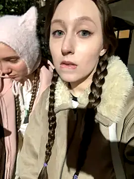 Snapshot of FroggyAnna chatting on October 4, 2025, 4:30 pm FroggyAnna online show from October 4, 2025, 4:30 pm