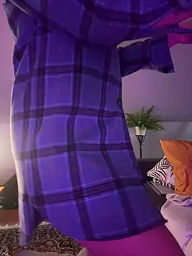 Snapshot of TheNaturalistX chatting on October 27, 2025, 11:33 am TheNaturalistX online show from October 27, 2025, 11:33 am