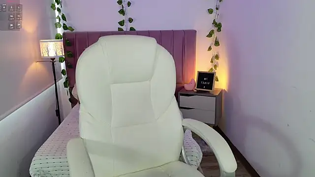 Snapshot of VioletBlacke_ chatting on December 22, 2025, 2:50 pm VioletBlacke online show from December 22, 2025, 2:50 pm