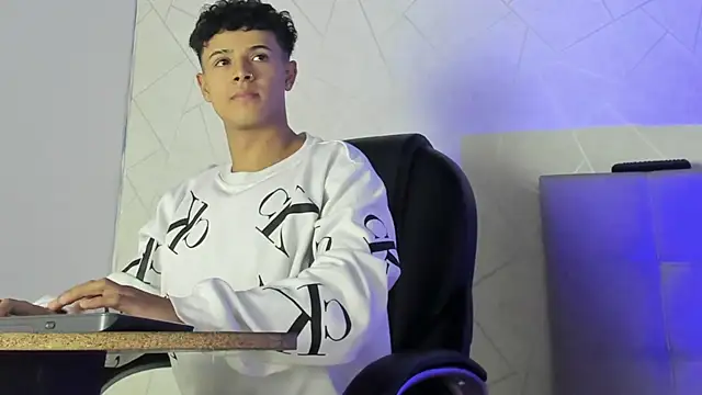 Alex Colton7 online show from December 15, 2025, 4:07 am