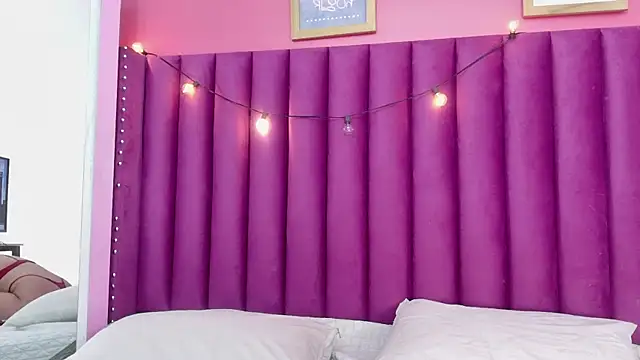 cosplaydate online show from October 16, 2025, 2:31 am