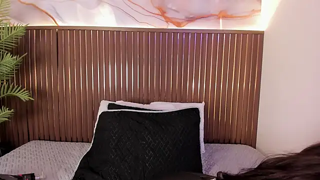 Roxie-NS online show from January 18, 2026, 1:03 pm