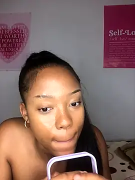 Snapshot of Sprinkle_Q chatting on October 28, 2025, 12:33 am Sprinkle Q online show from October 28, 2025, 12:33 am