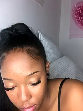 Snapshot of Sprinkle_Q chatting on November 1, 2025, 1:01 am Sprinkle Q online show from November 1, 2025, 1:01 am