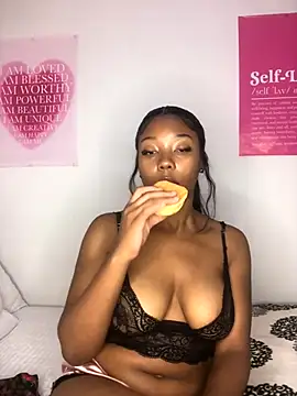 Snapshot of Sprinkle_Q chatting on October 13, 2025, 10:10 pm Sprinkle Q online show from October 13, 2025, 10:10 pm