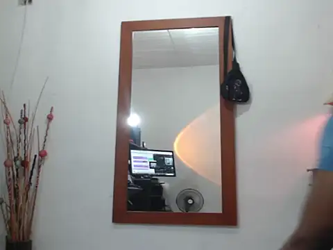 Snapshot of DEMOND_333 chatting on September 9, 2025, 12:58 pm DEMOND 333 online show from September 9, 2025, 12:58 pm