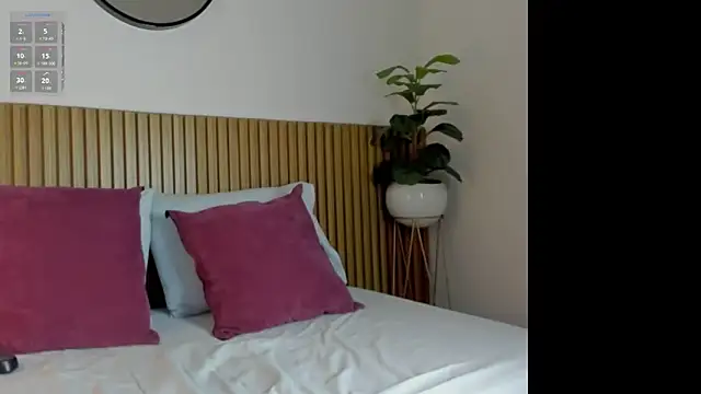 Snapshot of angie_leonn chatting on October 30, 2025, 12:14 pm angie leonn online show from October 30, 2025, 12:14 pm