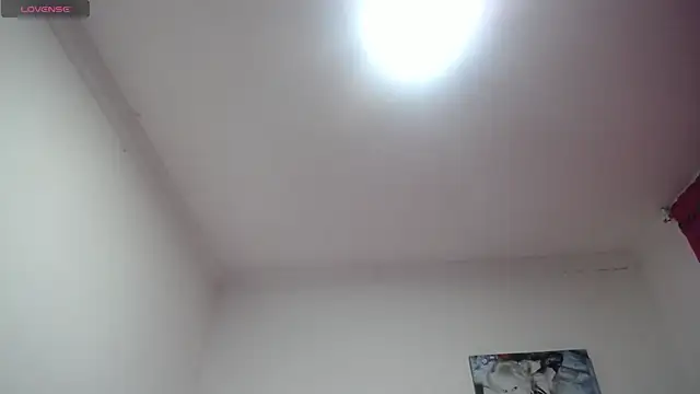 Snapshot of PamelaMartini chatting on December 17, 2025, 9:47 am PamelaMartini online show from December 17, 2025, 9:47 am